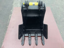 18in Heavy Duty Excavator Bucket fits CAT 303.5/E/E2,304/E2,304.5E Excavator - EB304HD-18-0.08 - Excavator Bucket - Bedrock Attachments