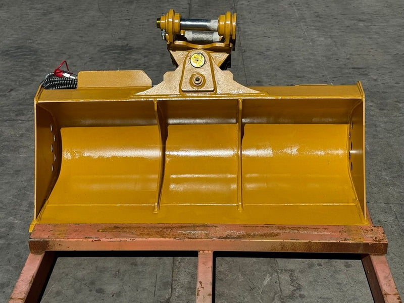 48” Excavator Tilt Ditch Cleaning Bucket fits CAT 303.5CDE 303CE 304DE Excavator, 0.167m3 - ETB303CL - 48 - 0.17 - Excavator Bucket - Bedrock Attachments