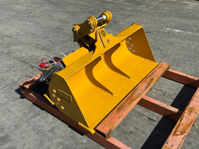 48” Excavator Tilt Ditch Cleaning Bucket fits CAT 303.5CDE 303CE 304DE Excavator, 0.167m3 - ETB303CL - 48 - 0.17 - Excavator Bucket - Bedrock Attachments