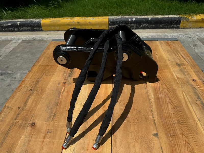 8 Ton Mini Excavators Hydraulic - BEQ-307 - Excavator Coupler - Bedrock Attachments