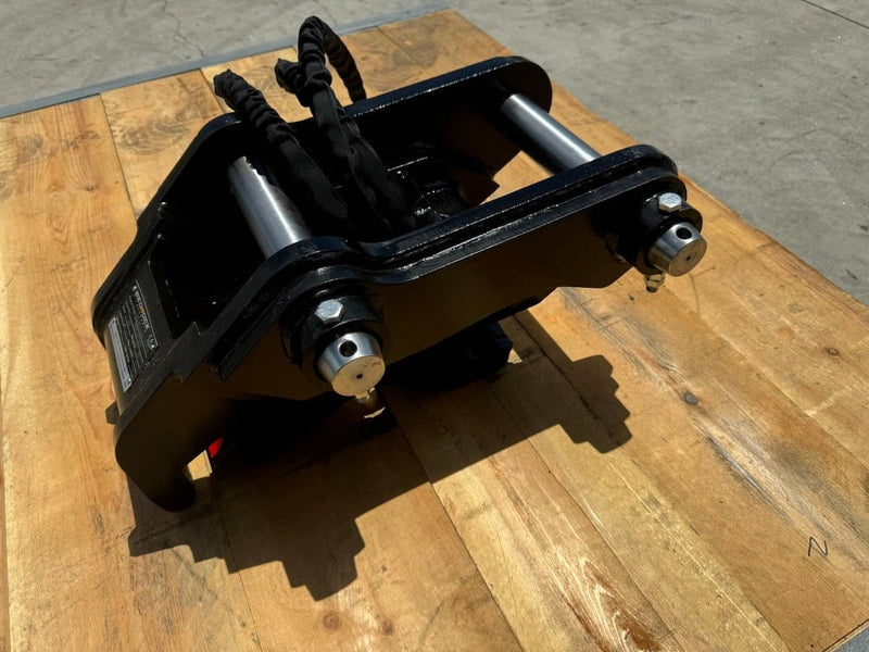 8 Ton Mini Excavators Hydraulic - BEQ-307 - Excavator Coupler - Bedrock Attachments