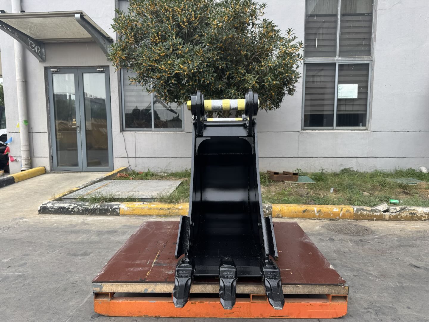 John Deere, Hitachi 160/180/190/200/210/220/225, 42in, 5 teeth