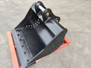 John Deere, Hitachi 110/120/135, 48in, 65mm Pins, Cleaning Bucket - EBJD120-6548CL - Excavator Bucket - Bedrock Attachments