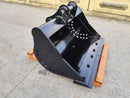 John Deere, Hitachi 110/120/135, 60in, 65mm Pins, Cleaning Bucket - EBJD120-6560CL - Excavator Bucket - Bedrock Attachments