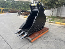 John Deere, Hitachi 230/240/250/270/290/300, 24in, 3 teeth, 90mm Pins, HD bucket, 0.52 CU M - EBJD230-9024HD - Excavator Bucket - Bedrock Attachments