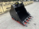 John Deere, Hitachi 230/240/250/270/290/300, 54in, 5 teeth, 90mm Pins, HD bucket, 1.6 CU M - EBJD230-9054HD - Excavator Bucket - Bedrock Attachments
