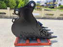 John Deere, Hitachi 330/350/370/380, 42in, 4 Teeth, 100mm Pins, Heavy Duty Bucket, 1.17m3 - EBJD330-10042HD - Excavator Bucket - Bedrock Attachments
