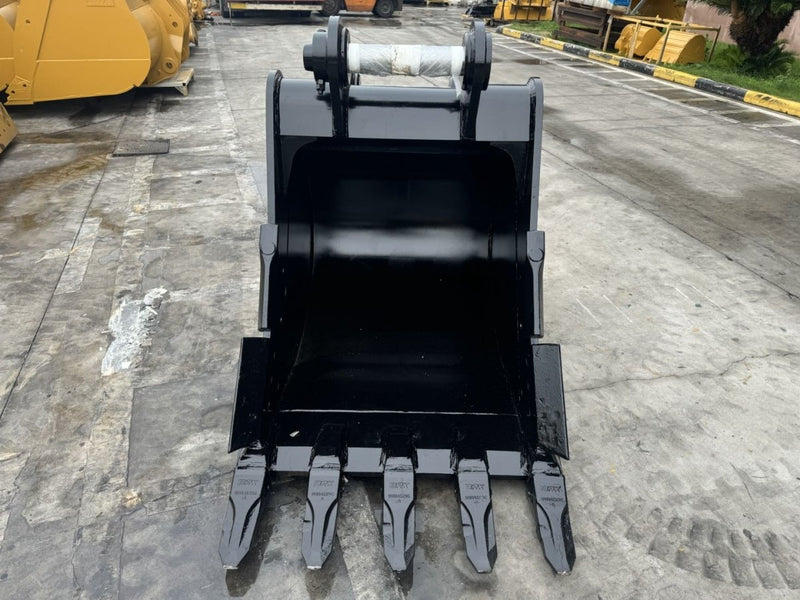 John Deere, Hitachi 330/350/370/380, 48in, 5 teeth, 100mm Pins, HD bucket, 1.41 CU M - EBJD330-10048HD - Excavator Bucket - Bedrock Attachments