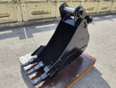 Komatsu PC160, 70mm Pins, 24in, Heavy Duty Bucket - EBPC160-7024HD - Excavator Bucket - Bedrock Attachments
